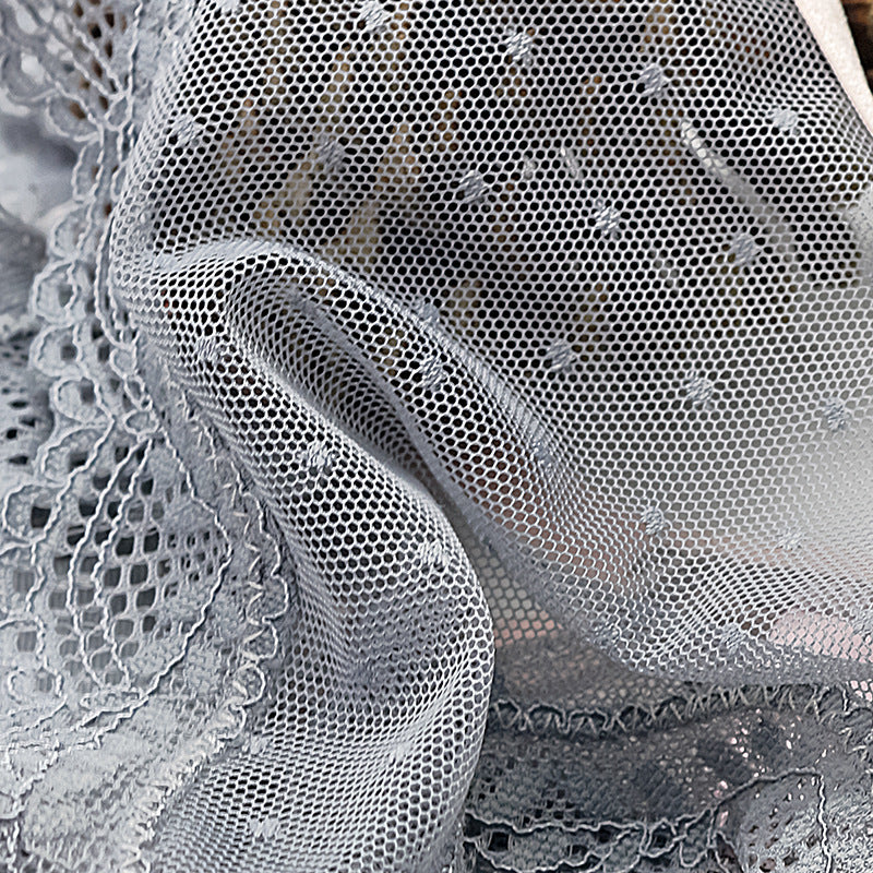 Women's thong with lace trim