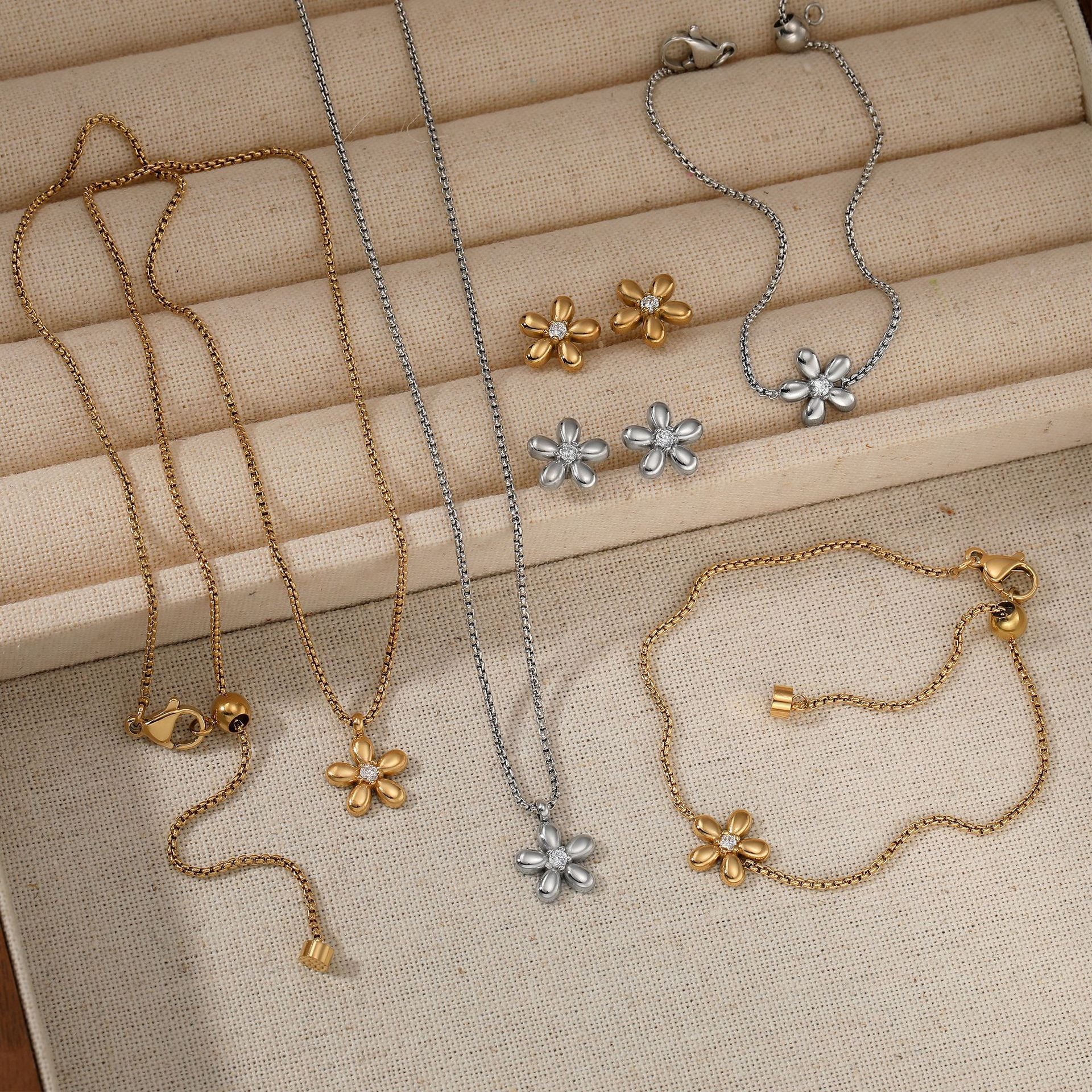New Stainless Steel Flower Bracelet Necklace And Earring Suit Simple Fashion