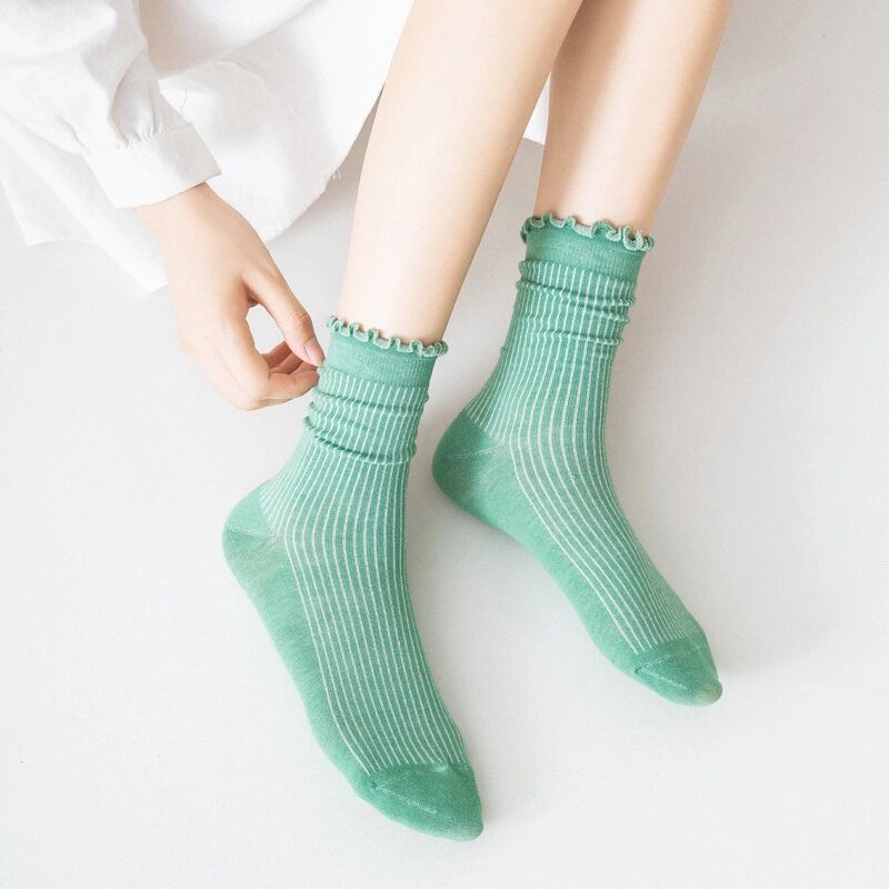 Socks with wood ears