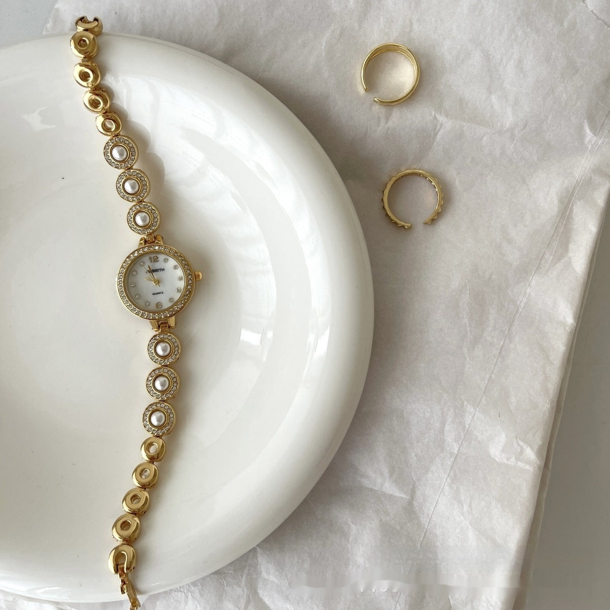 Classic Style Natural Freshwater Pearl Berm Plate Watch For Women