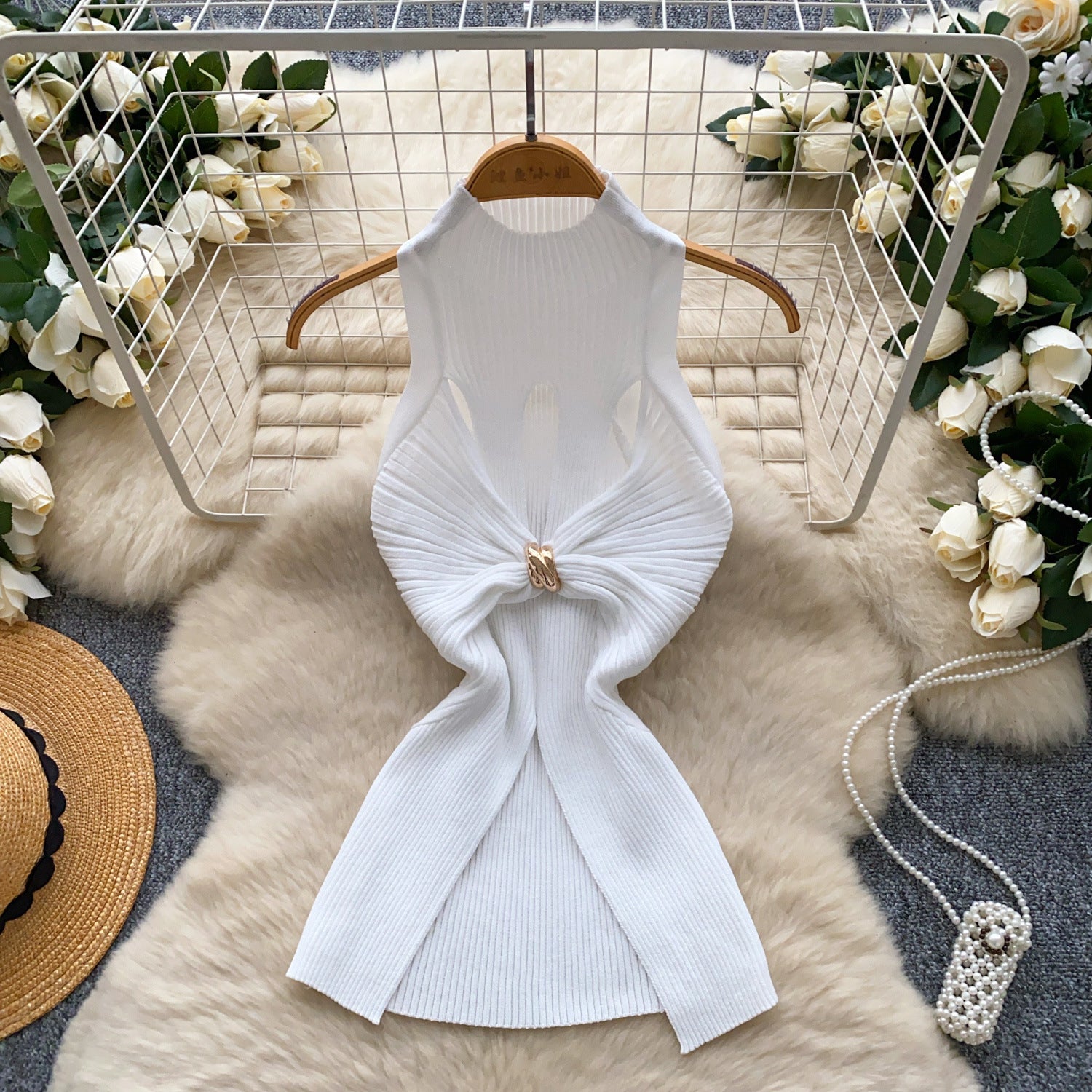 Sleeveless Knitted Vest Metal Twisted Hot Girl Top