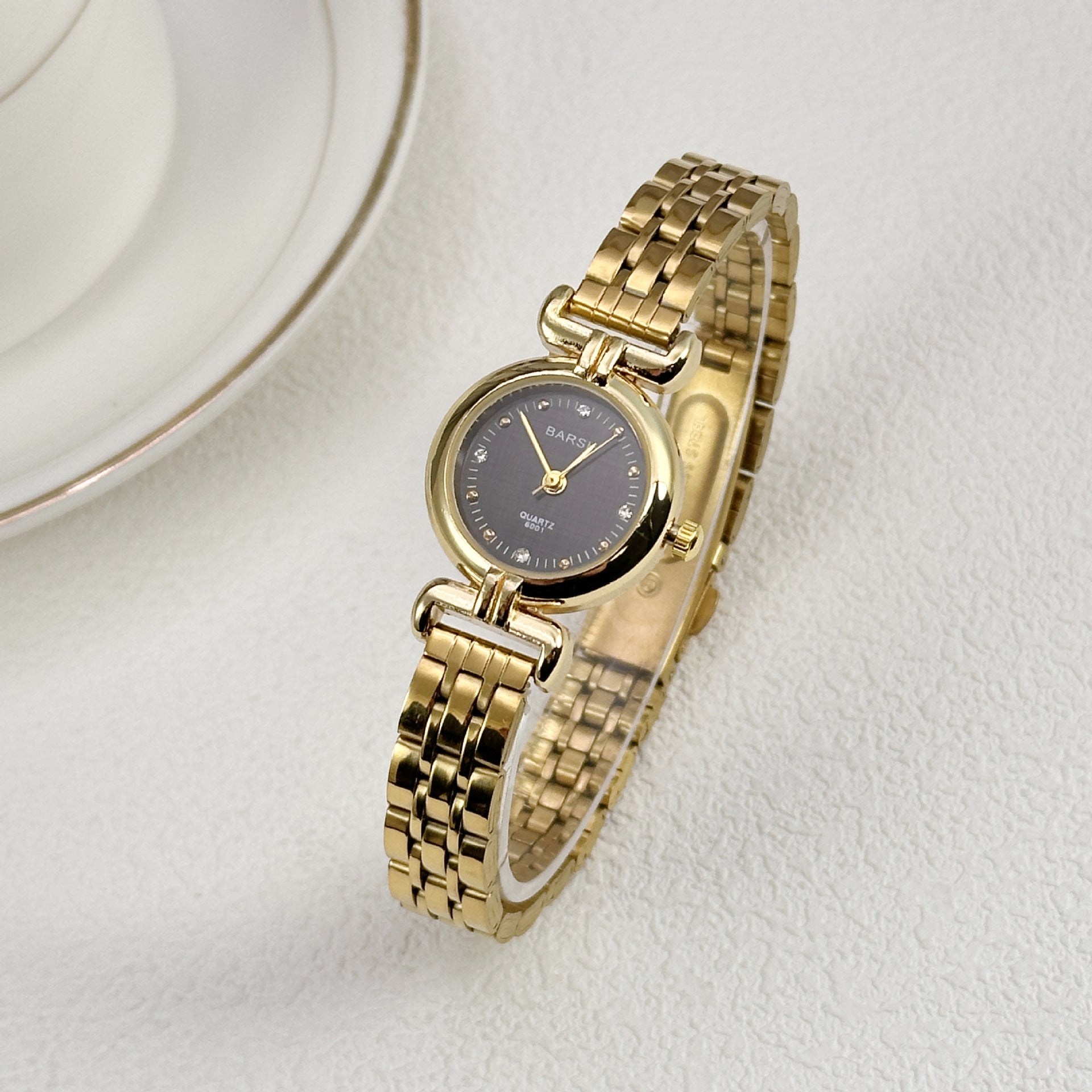 High-grade Golden Women's Watch Steel Belt Antique Style