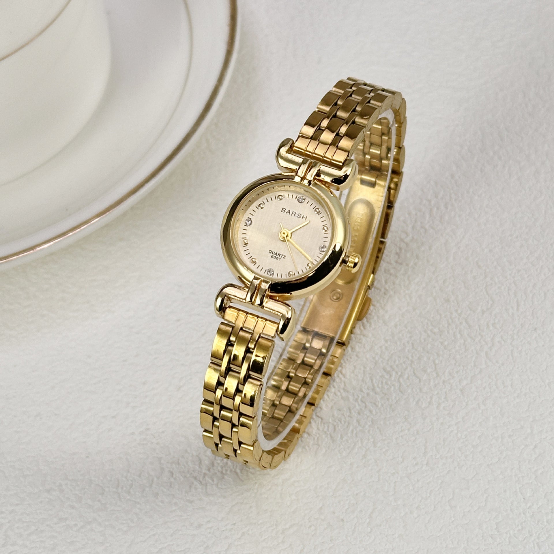 High-grade Golden Women's Watch Steel Belt Antique Style