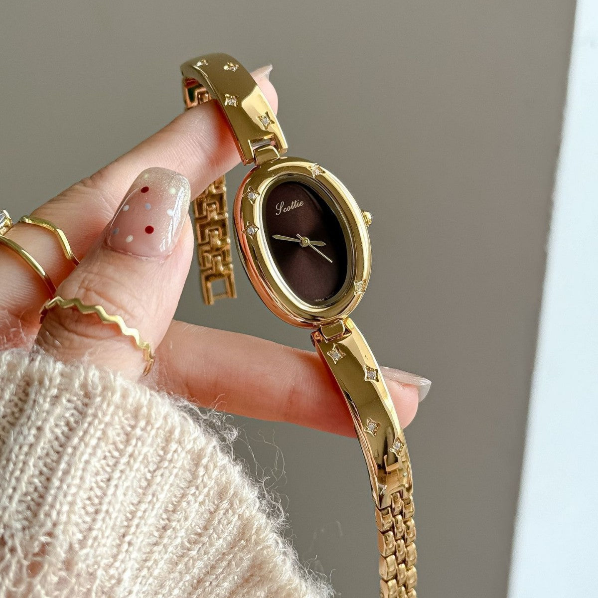 Oval Disk Bracelet Watch