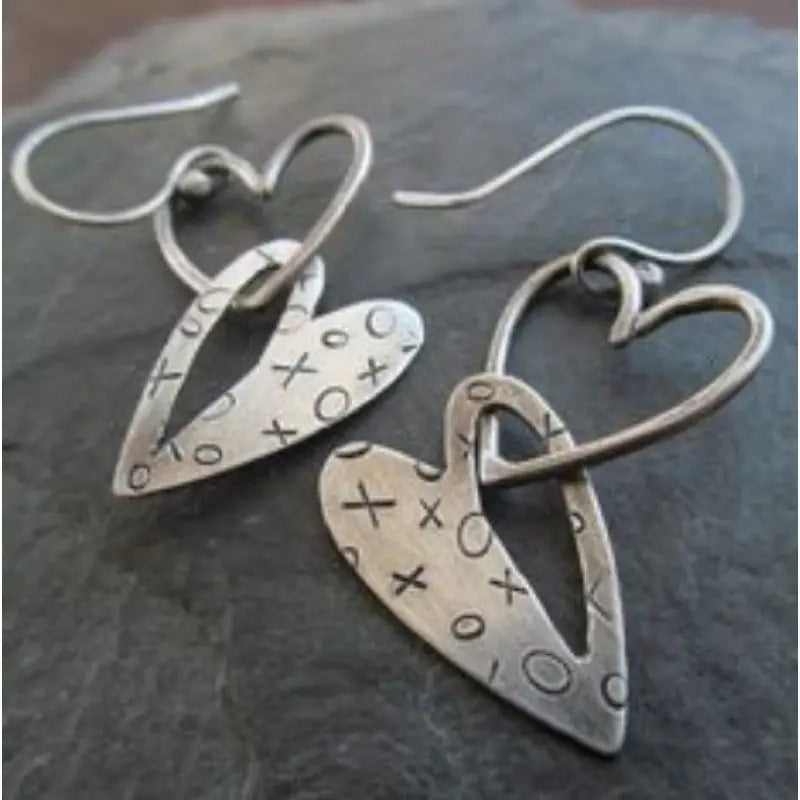 Retro Hollow Heart-shaped Simple Elegant Women's Earrings