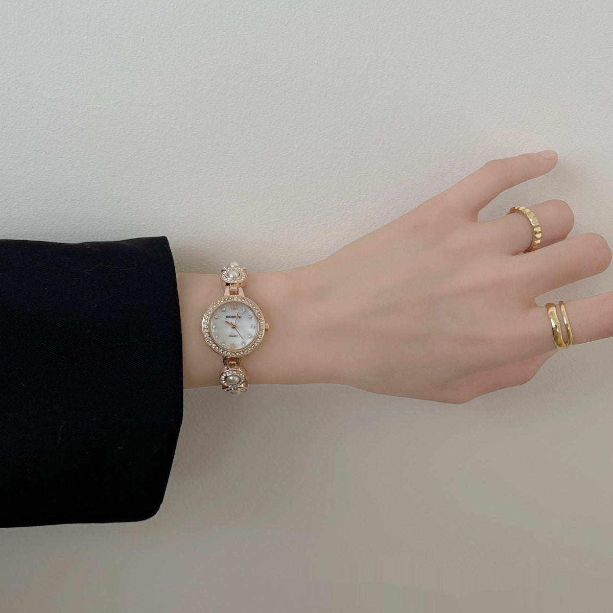 Classic Style Natural Freshwater Pearl Berm Plate Watch For Women