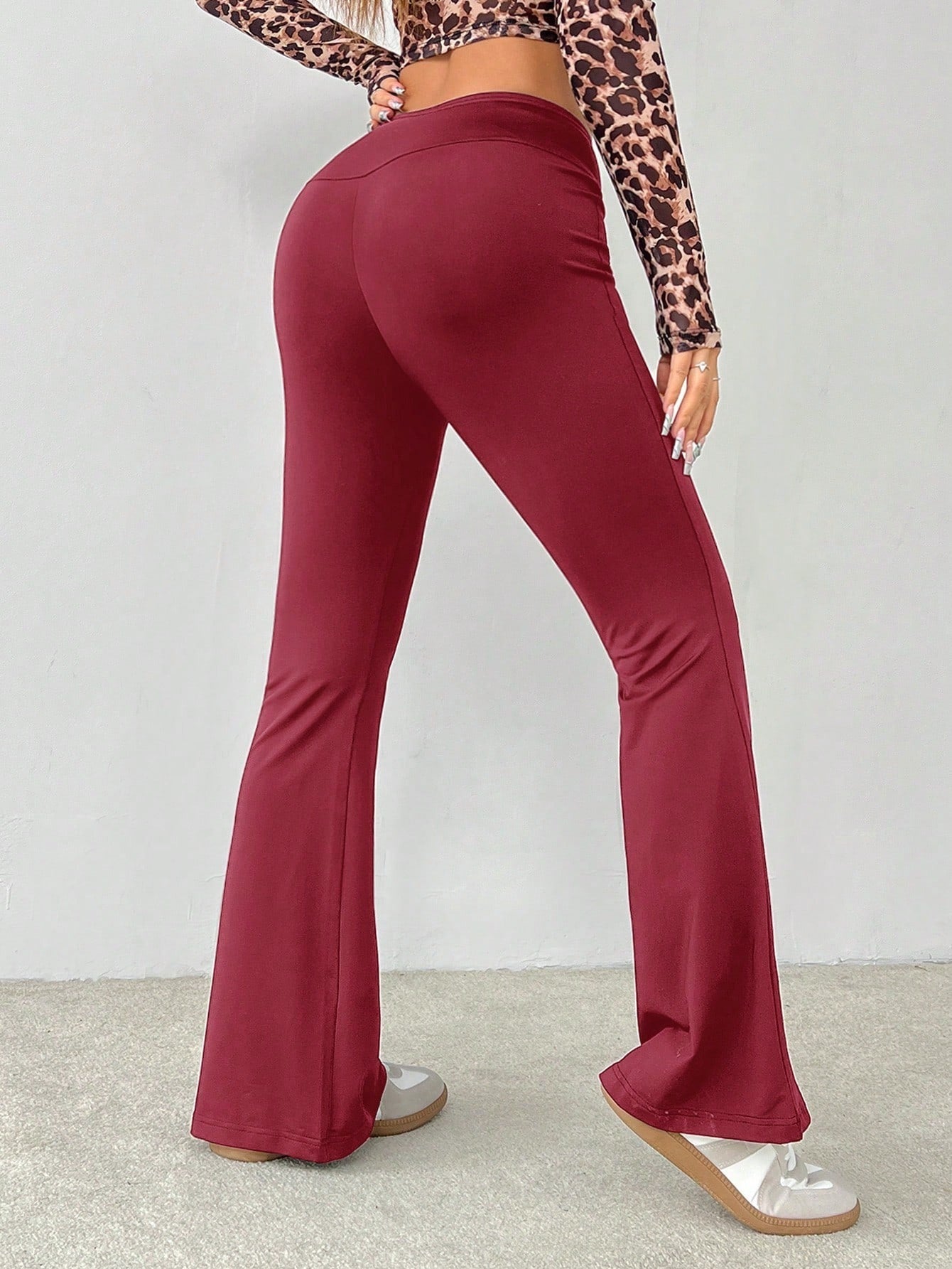 Polyester Women's Pants Are Fashionable And Versatile