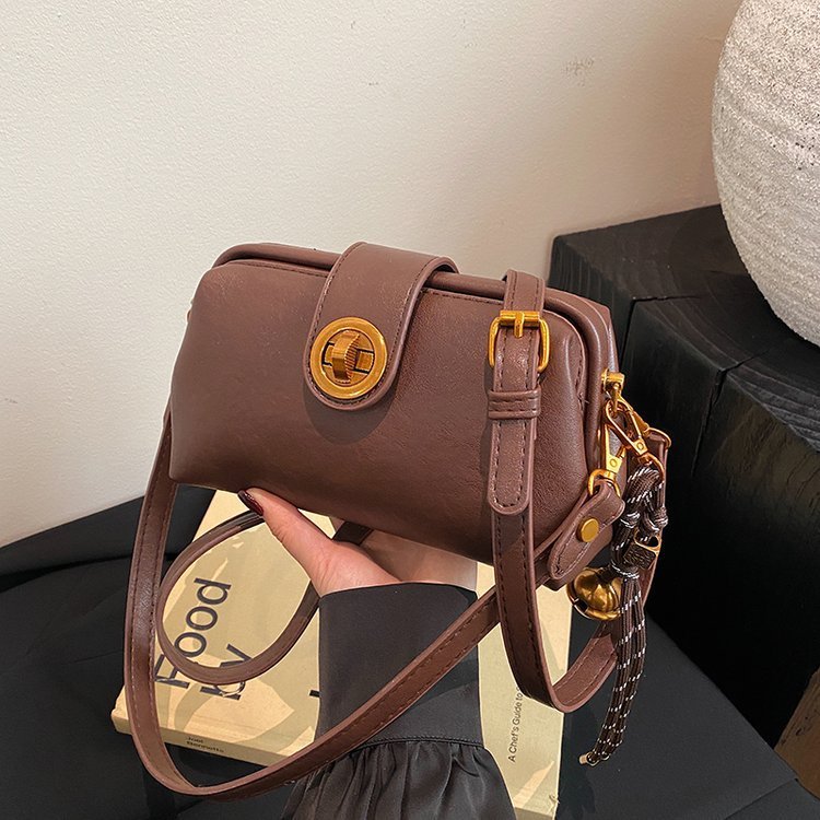 High Sense Niche Female Autumn And Winter New Retro Frosted Crossbody Bag