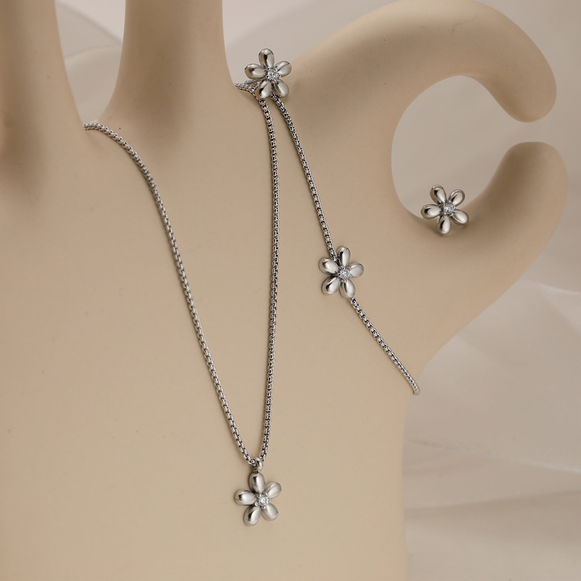 New Stainless Steel Flower Bracelet Necklace And Earring Suit Simple Fashion