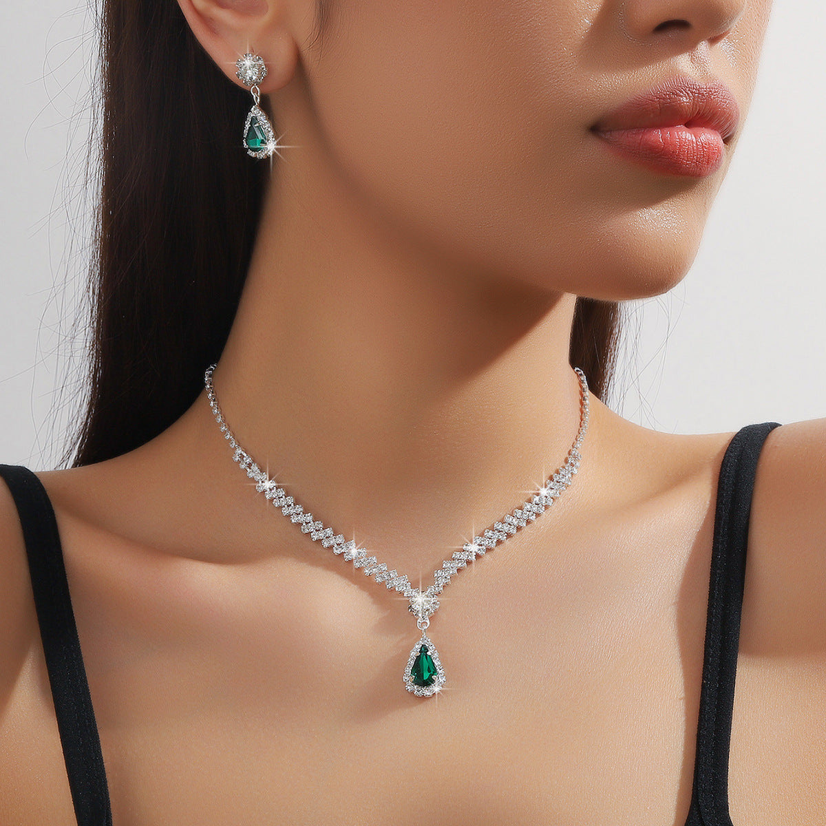 Exquisite Claw Chain Necklace And Earrings Suite Two-piece Set Water Drops