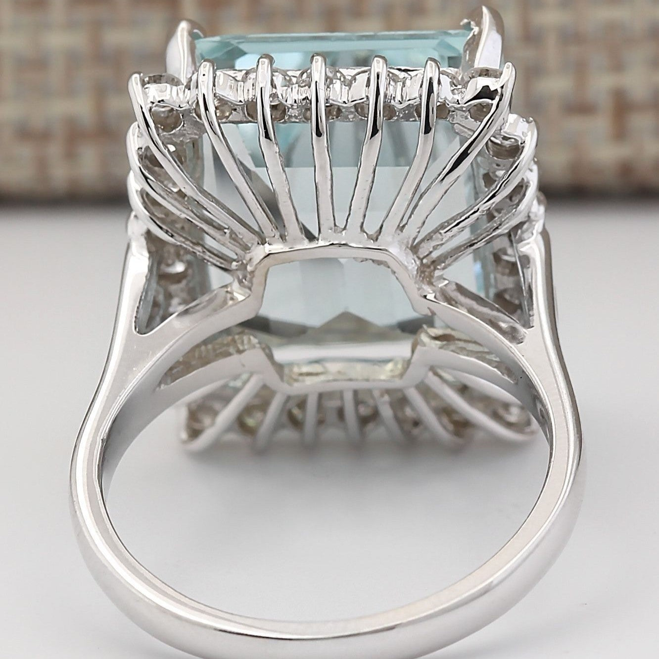 Women's Versatile Fashion Inlaid Lake Blue Zircon Ring