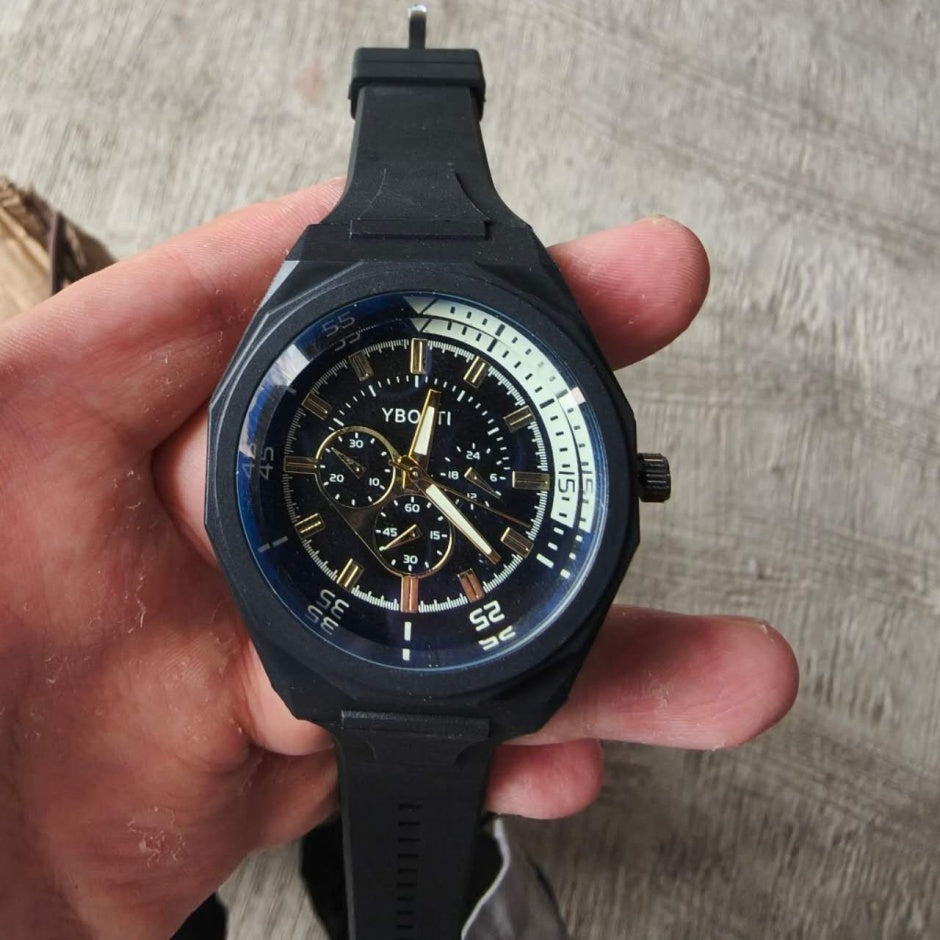 Men's Rubber Watch Strap Sports Pointer Quartz Watch