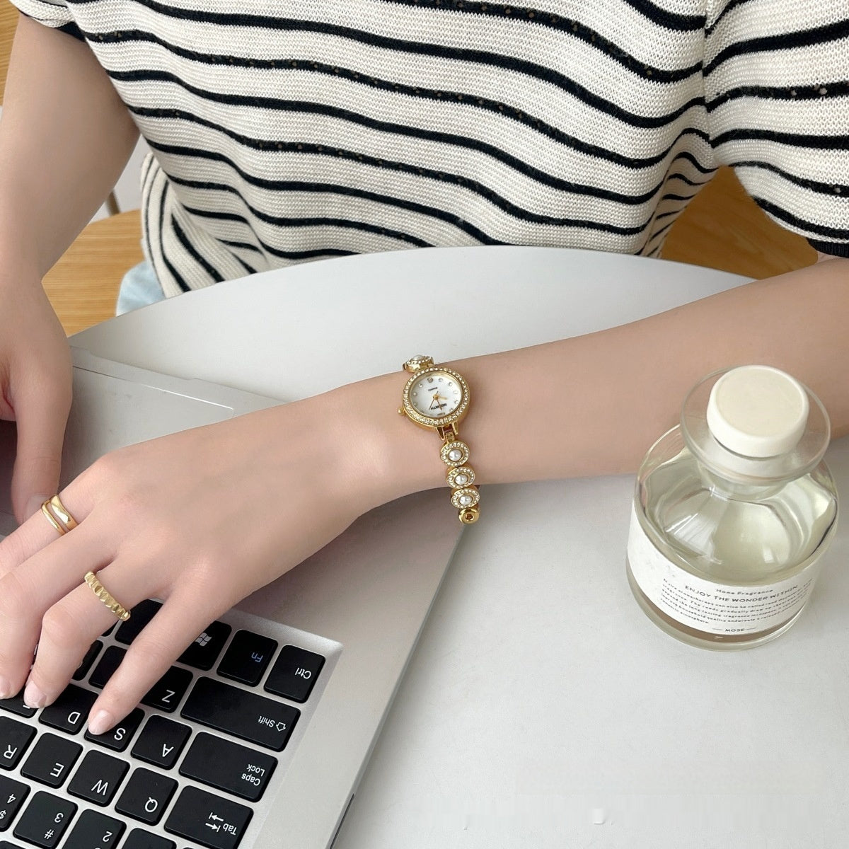 Classic Style Natural Freshwater Pearl Berm Plate Watch For Women