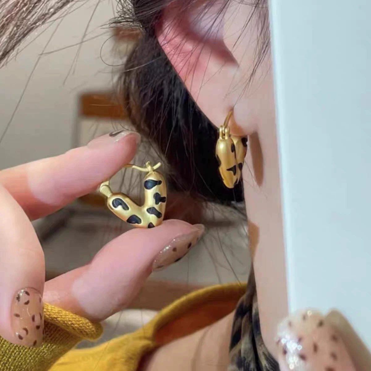 New Ear Clip Oil Dripping Leopard Print Heart Vintage Fashion