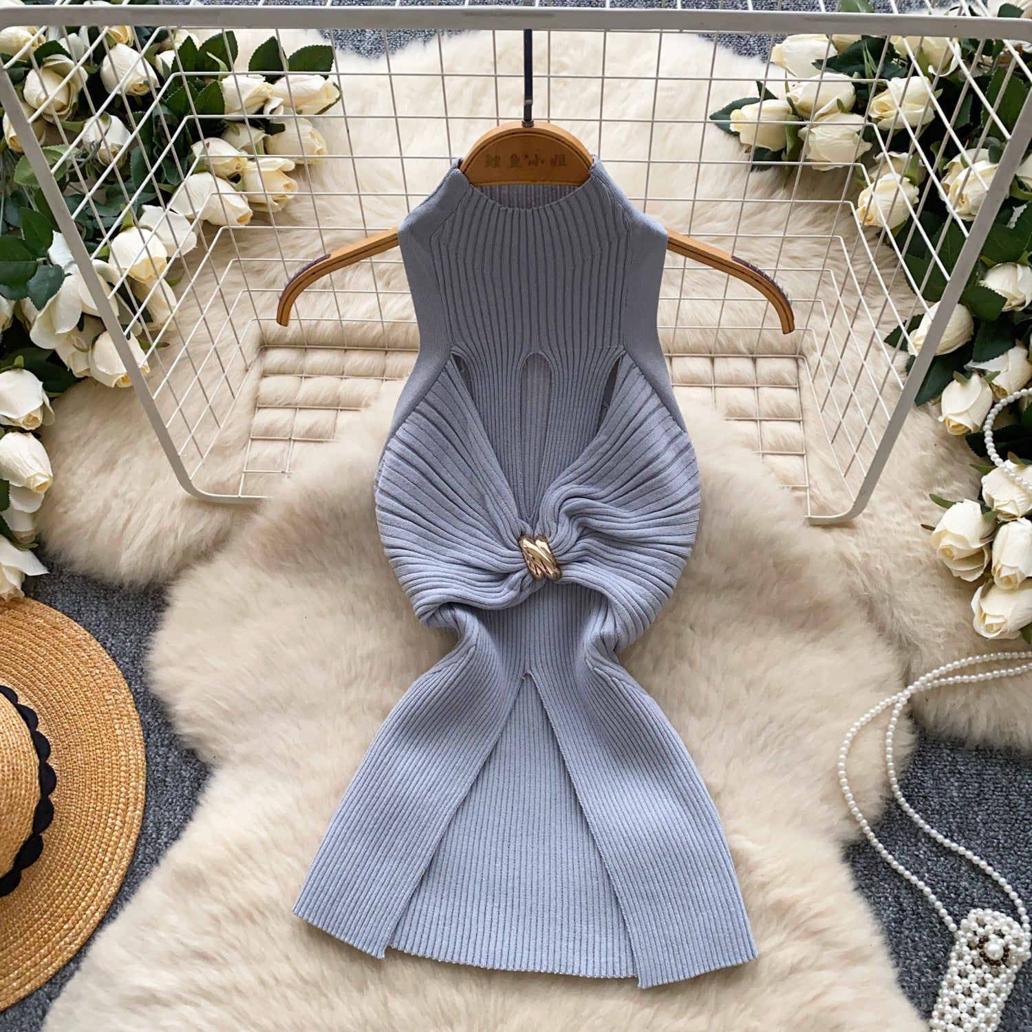 Sleeveless Knitted Vest Metal Twisted Hot Girl Top