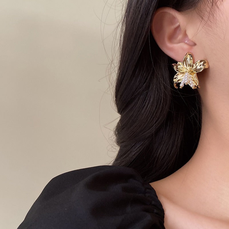 Exaggerated And Personalized Pearl Flower Earrings